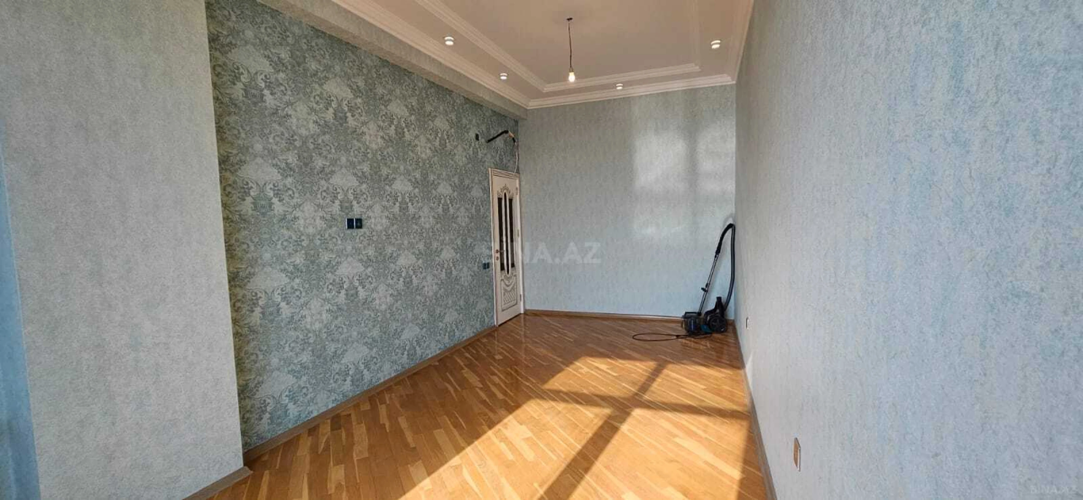 Satılır 3 otaqlı mənzil 142.5 m²