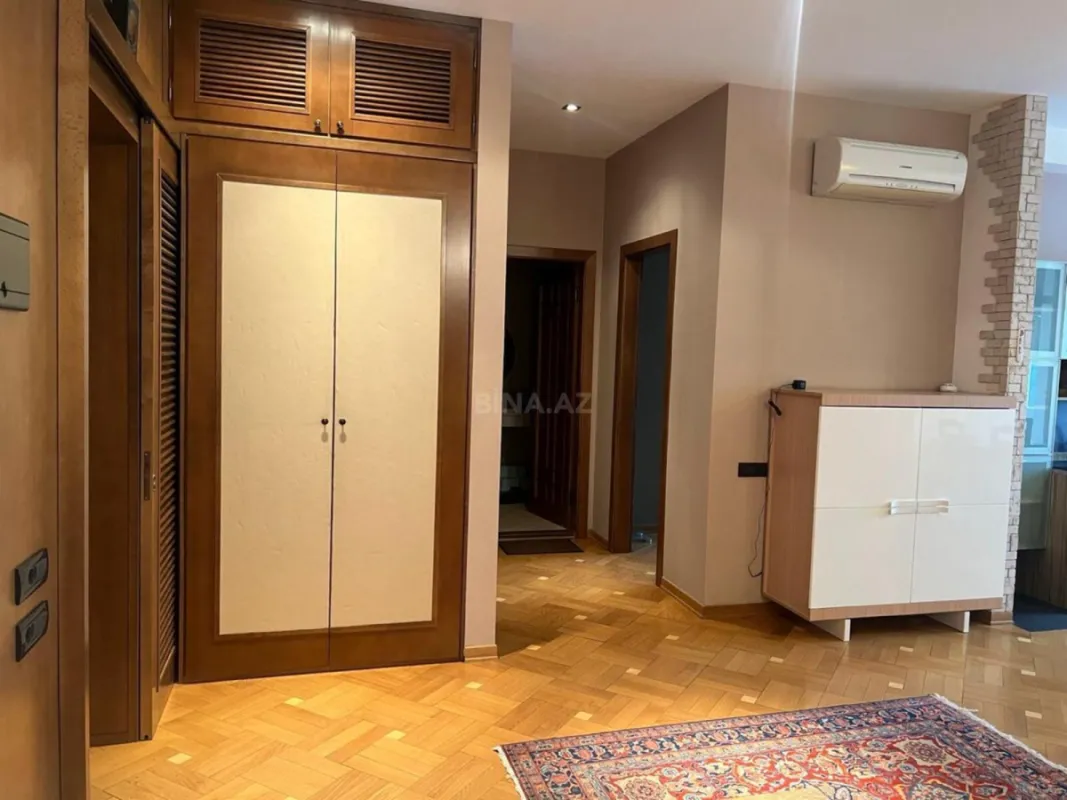 Kirayə verilir 3 otaqlı mənzil 117 m²