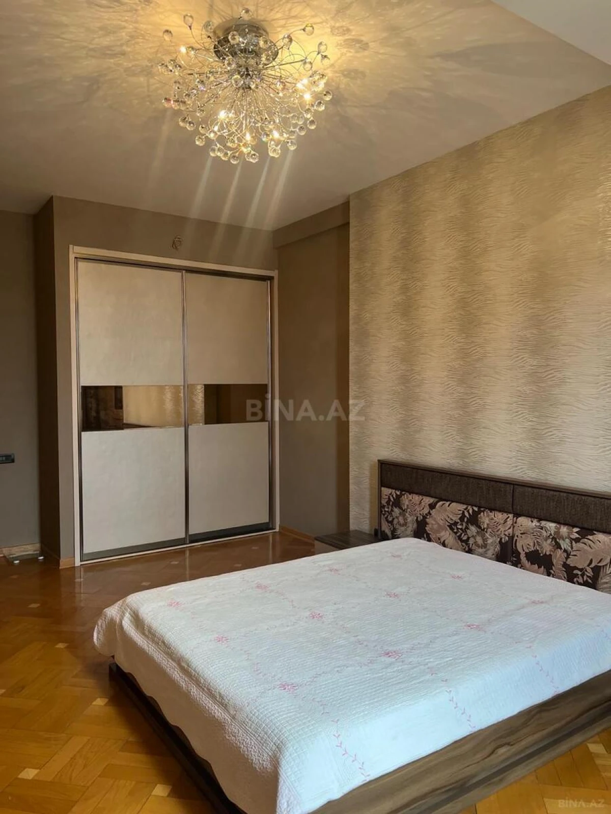 Kirayə verilir 3 otaqlı mənzil 117 m²