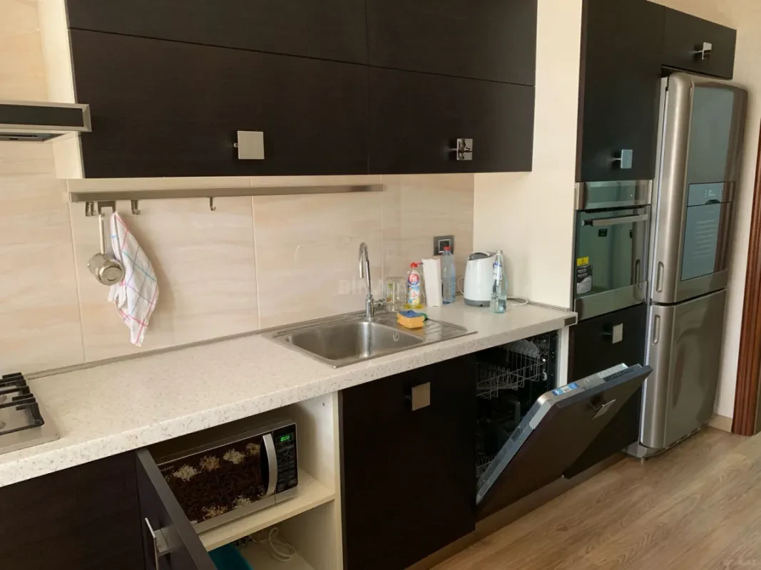 Kirayə verilir 2 otaqlı mənzil 95 m²