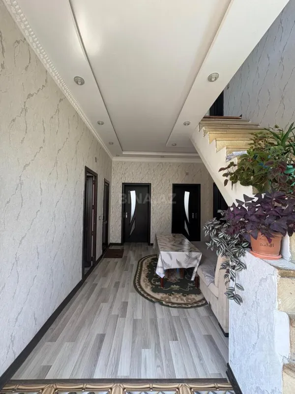Satılır 7 otaqlı həyət evi 230 m²