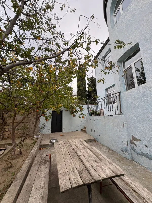 Satılır 7 otaqlı həyət evi 230 m²