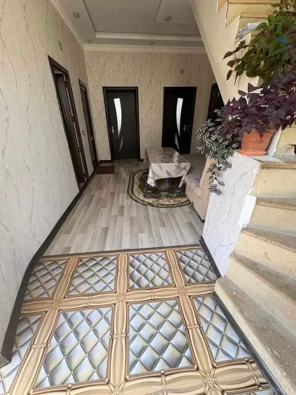 Satılır 7 otaqlı həyət evi 230 m²