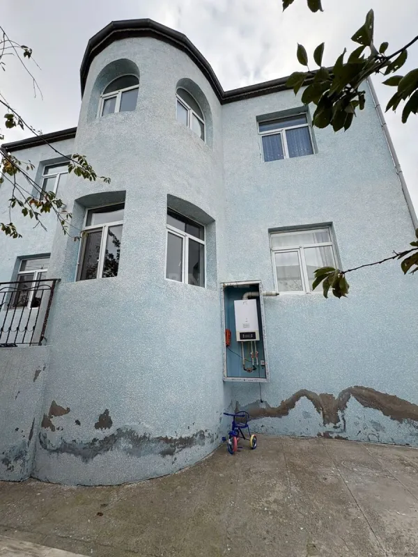 Satılır 7 otaqlı həyət evi 230 m²