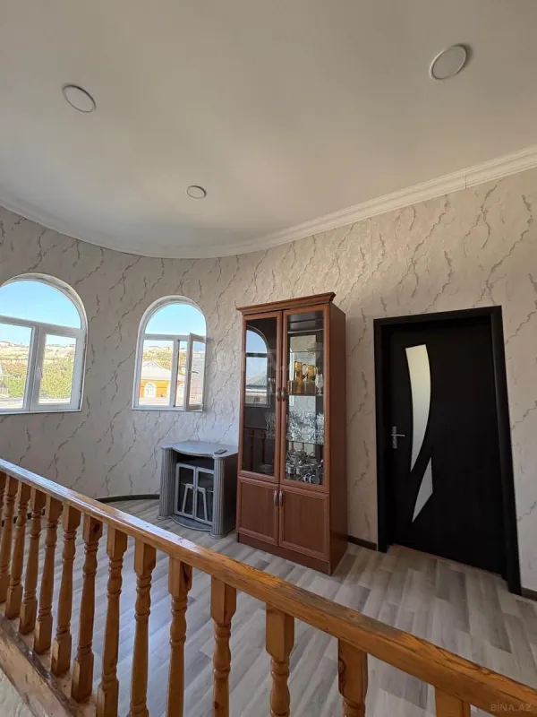 Satılır 7 otaqlı həyət evi 230 m²
