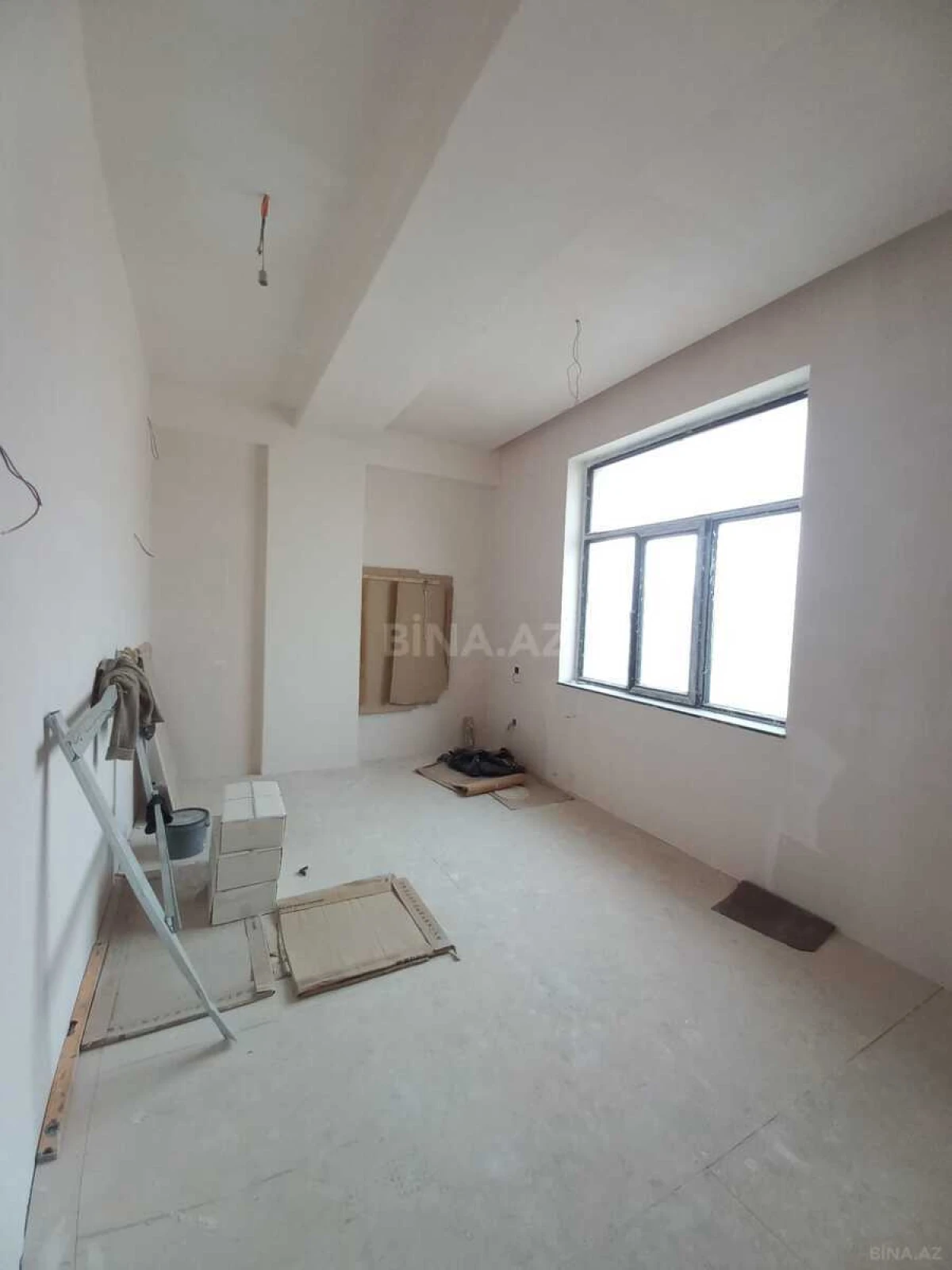 Satılır 4 otaqlı mənzil 151 m²