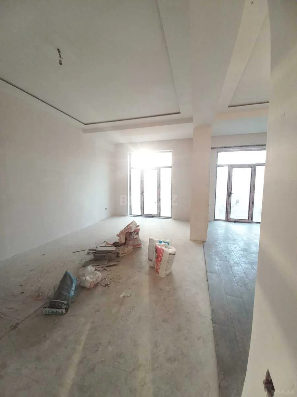 Satılır 4 otaqlı mənzil 151 m²