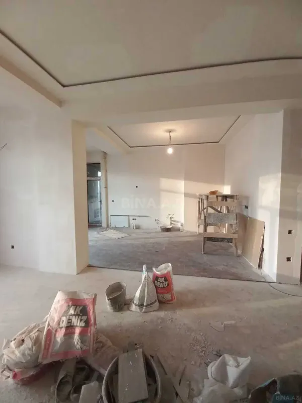 Satılır 4 otaqlı mənzil 151 m²