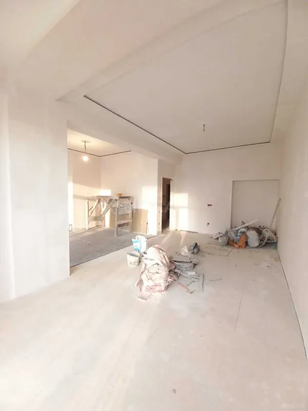 Satılır 4 otaqlı mənzil 151 m²