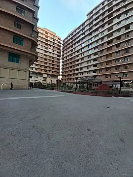 Satılır 4 otaqlı mənzil 151 m²