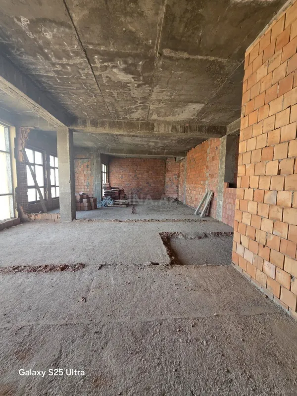 Satılır 4 otaqlı mənzil 175 m²