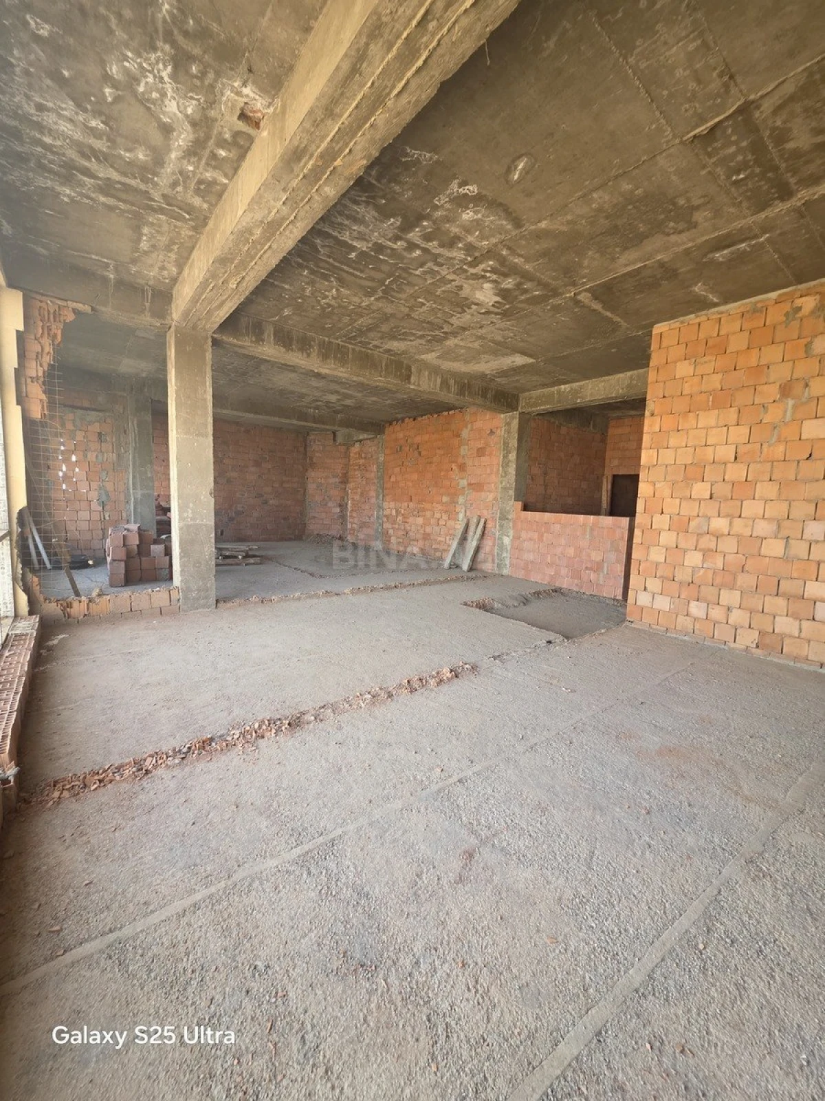 Satılır 4 otaqlı mənzil 175 m²