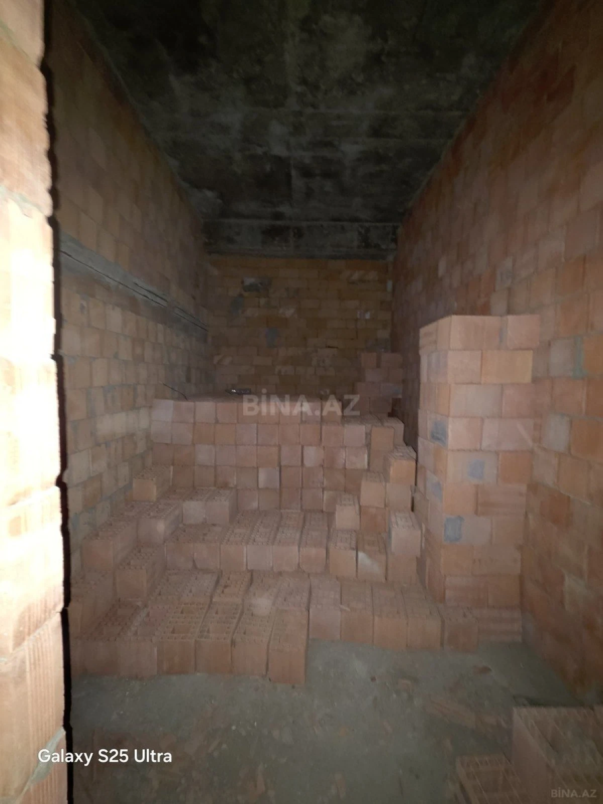 Satılır 4 otaqlı mənzil 175 m²