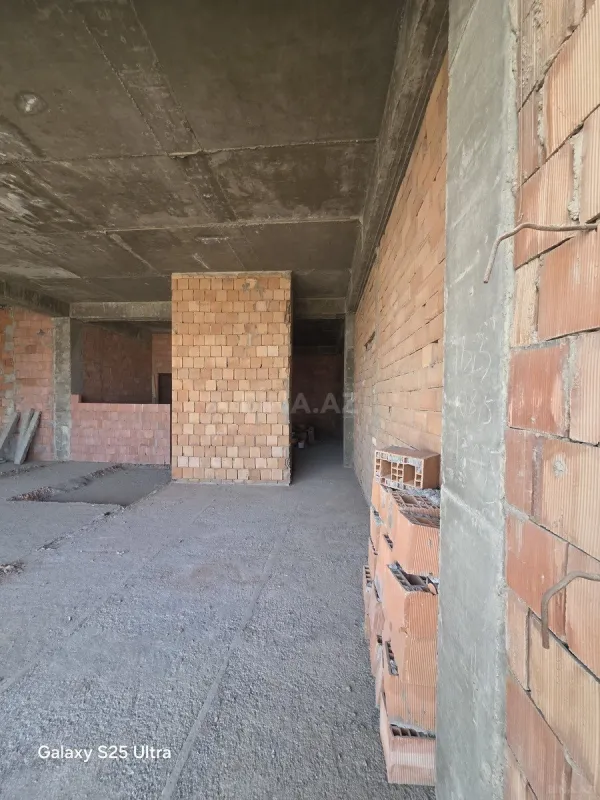 Satılır 4 otaqlı mənzil 175 m²