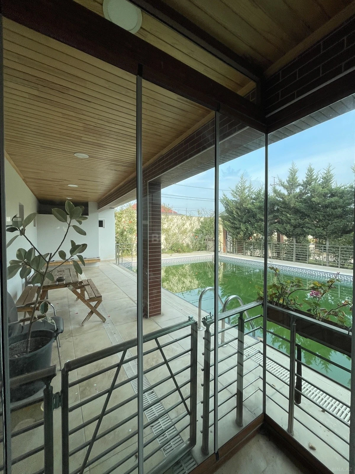 Satılır 7 otaqlı həyət evi 380 m²