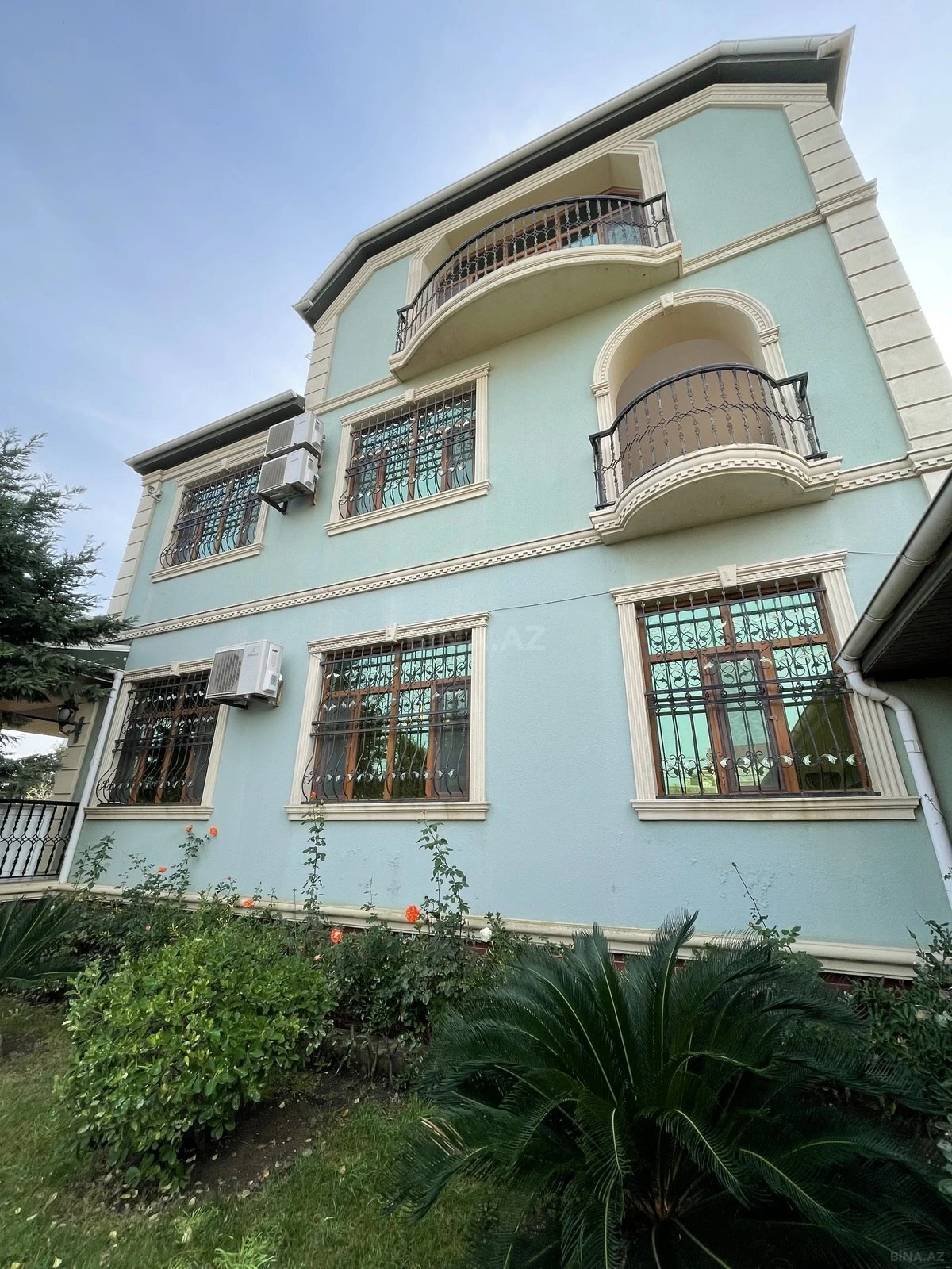 Satılır 7 otaqlı həyət evi 380 m²