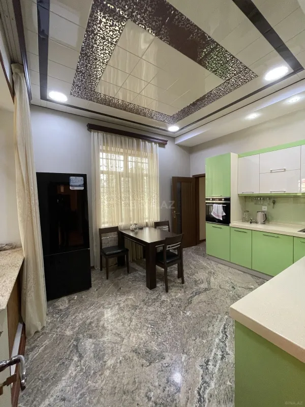 Satılır 7 otaqlı həyət evi 380 m²