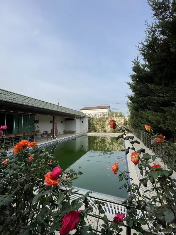 Satılır 7 otaqlı həyət evi 380 m²