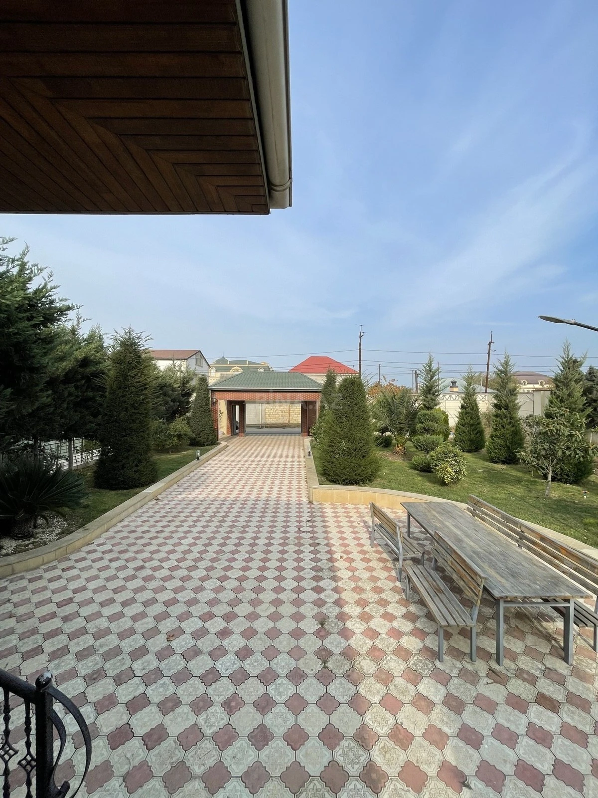 Satılır 7 otaqlı həyət evi 380 m²