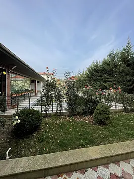 Satılır 7 otaqlı həyət evi 380 m²