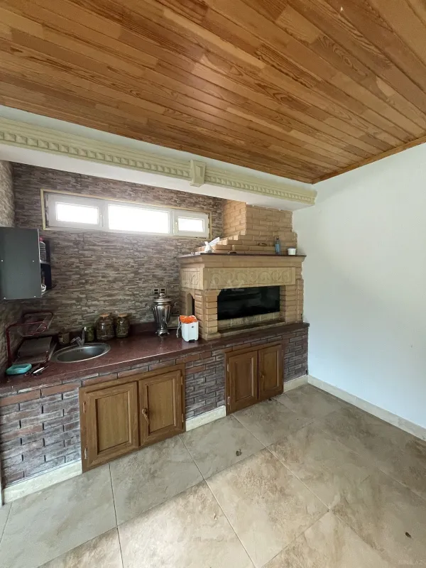 Satılır 7 otaqlı həyət evi 380 m²