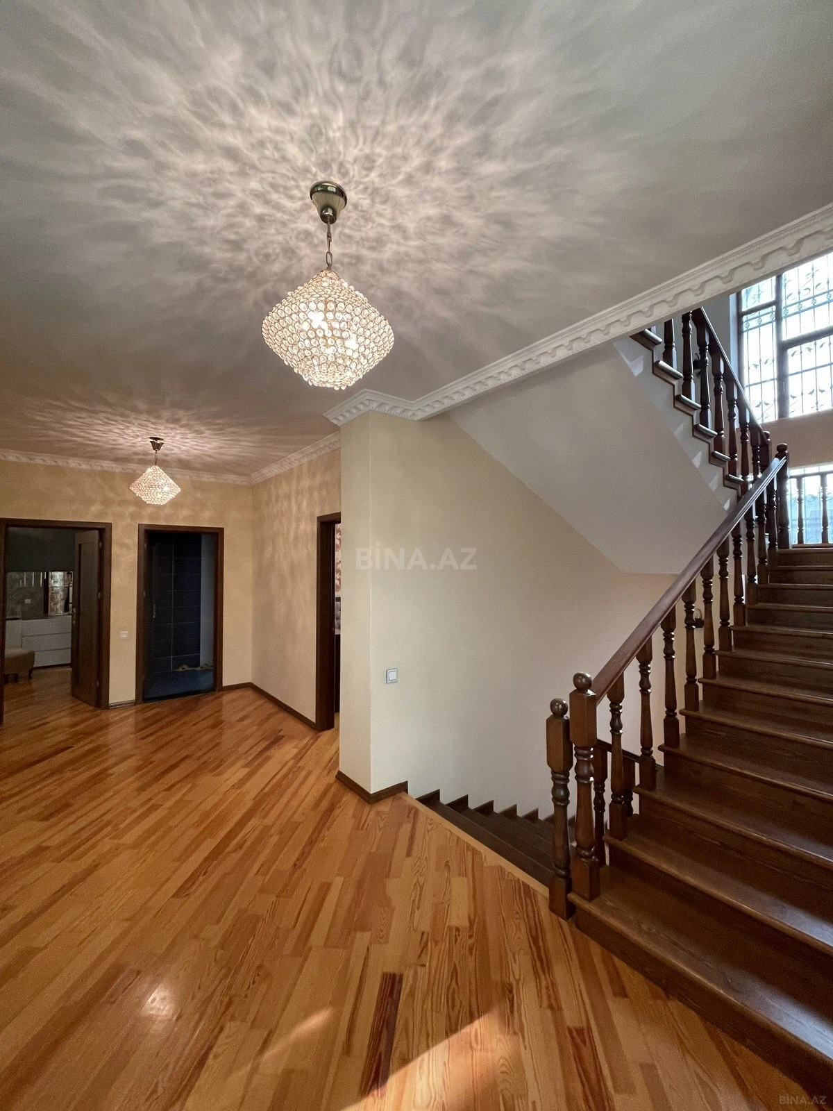 Satılır 7 otaqlı həyət evi 380 m²