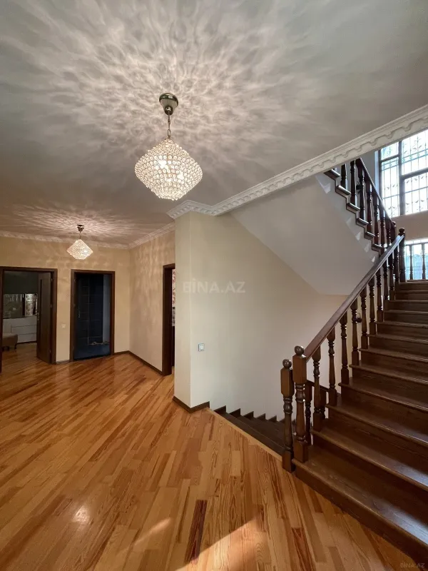 Satılır 7 otaqlı həyət evi 380 m²