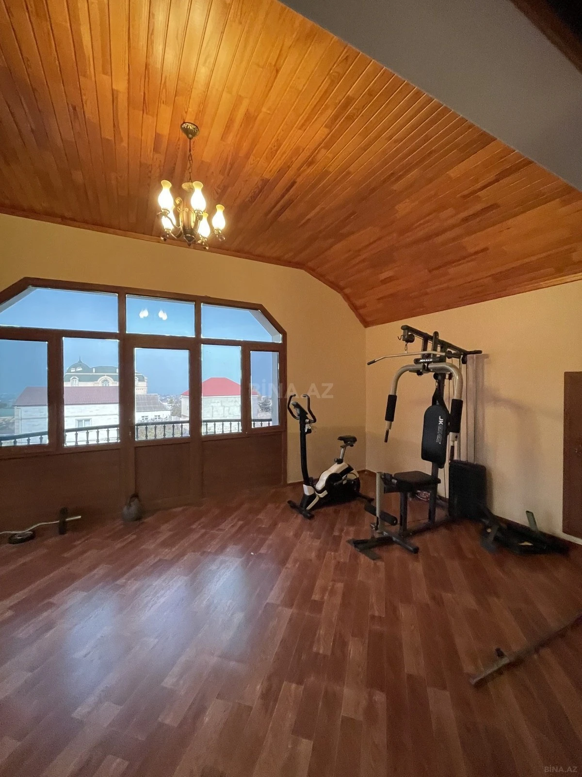 Satılır 7 otaqlı həyət evi 380 m²