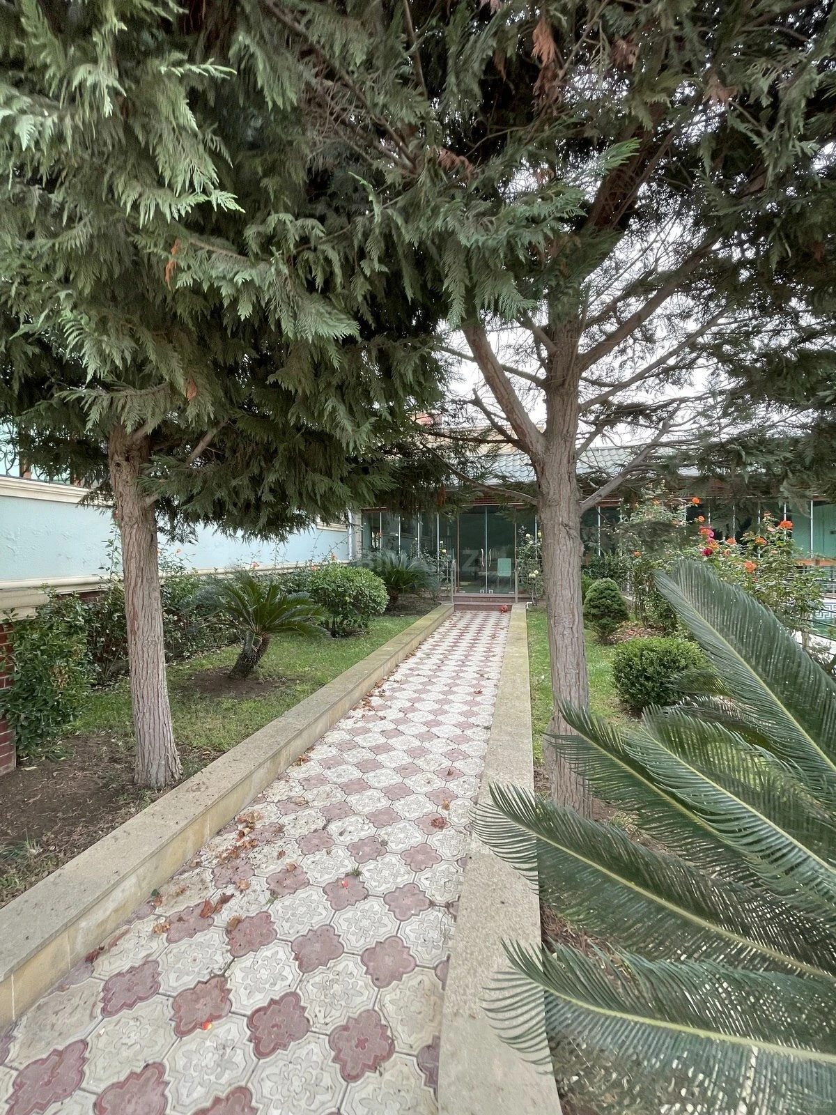 Satılır 7 otaqlı həyət evi 380 m²