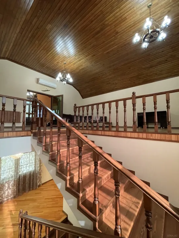 Satılır 7 otaqlı həyət evi 380 m²