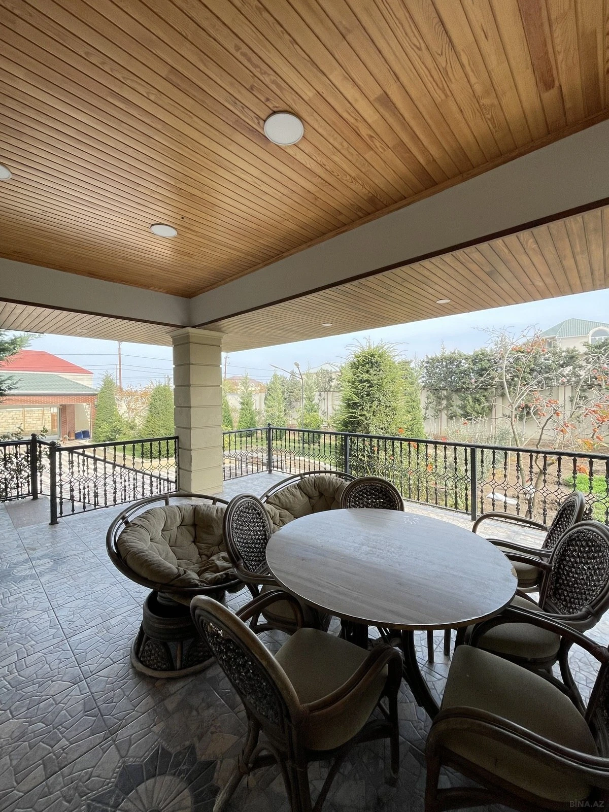 Satılır 7 otaqlı həyət evi 380 m²