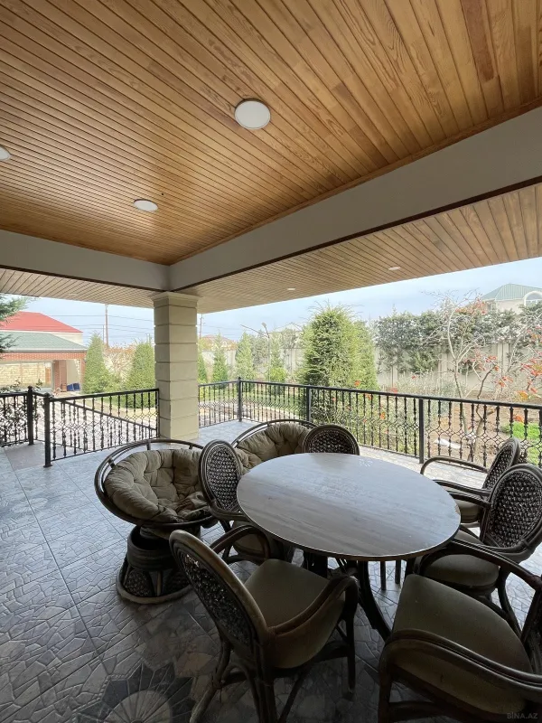 Satılır 7 otaqlı həyət evi 380 m²