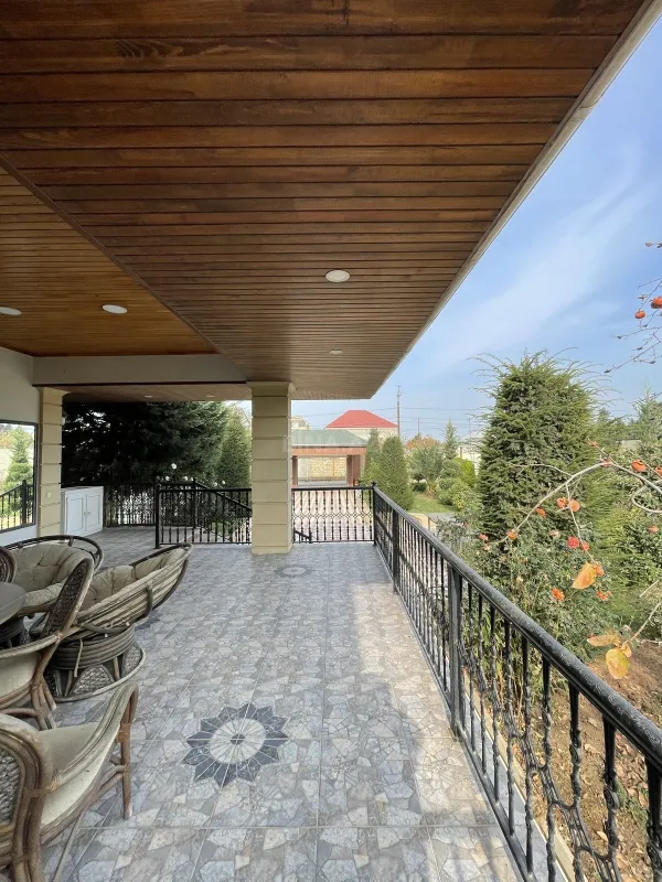 Satılır 7 otaqlı həyət evi 380 m²