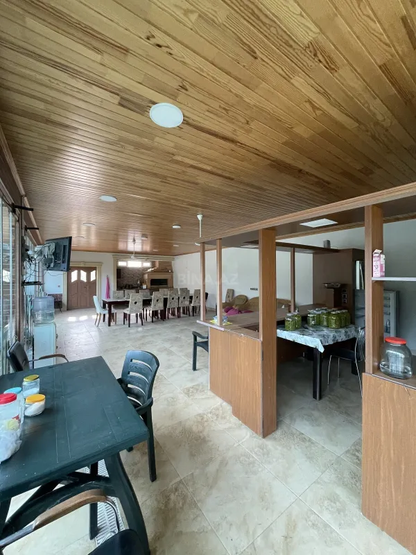 Satılır 7 otaqlı həyət evi 380 m²