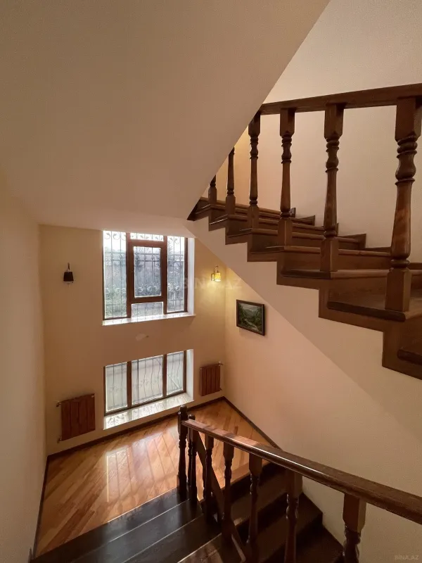 Satılır 7 otaqlı həyət evi 380 m²