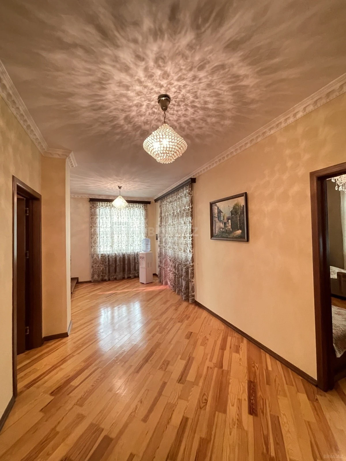 Satılır 7 otaqlı həyət evi 380 m²