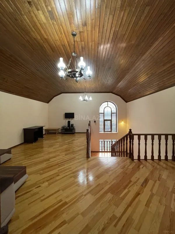 Satılır 7 otaqlı həyət evi 380 m²