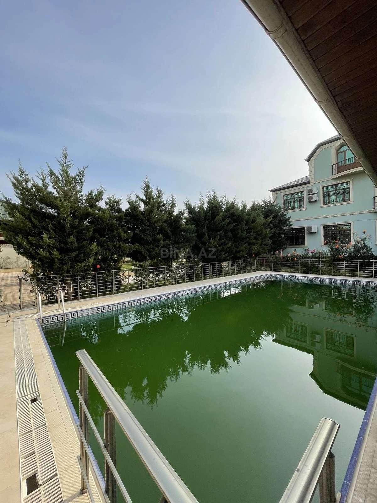 Satılır 7 otaqlı həyət evi 380 m²