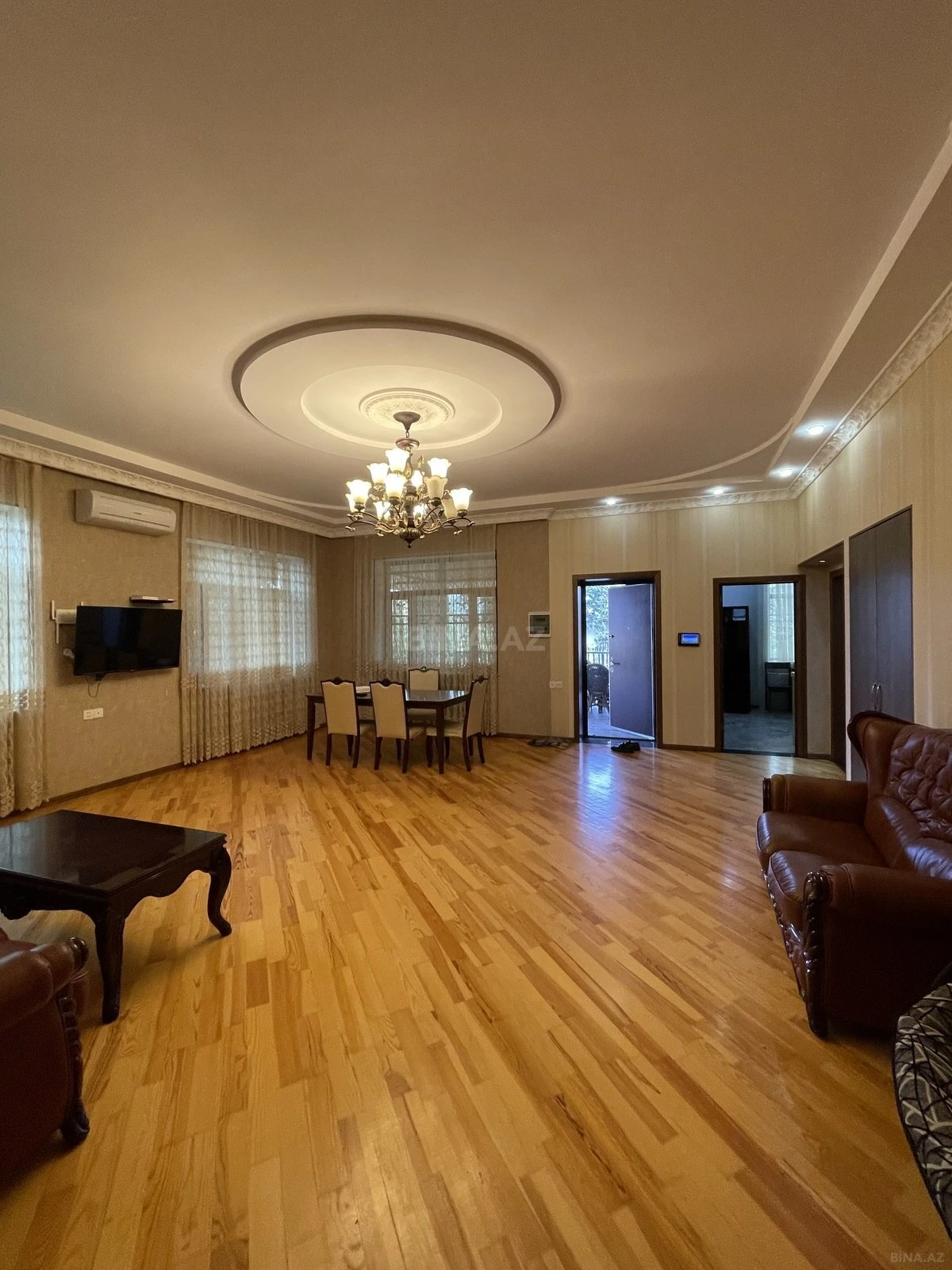 Satılır 7 otaqlı həyət evi 380 m²