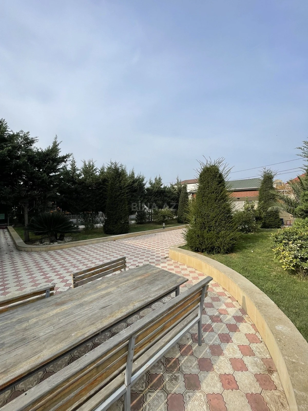 Satılır 7 otaqlı həyət evi 380 m²