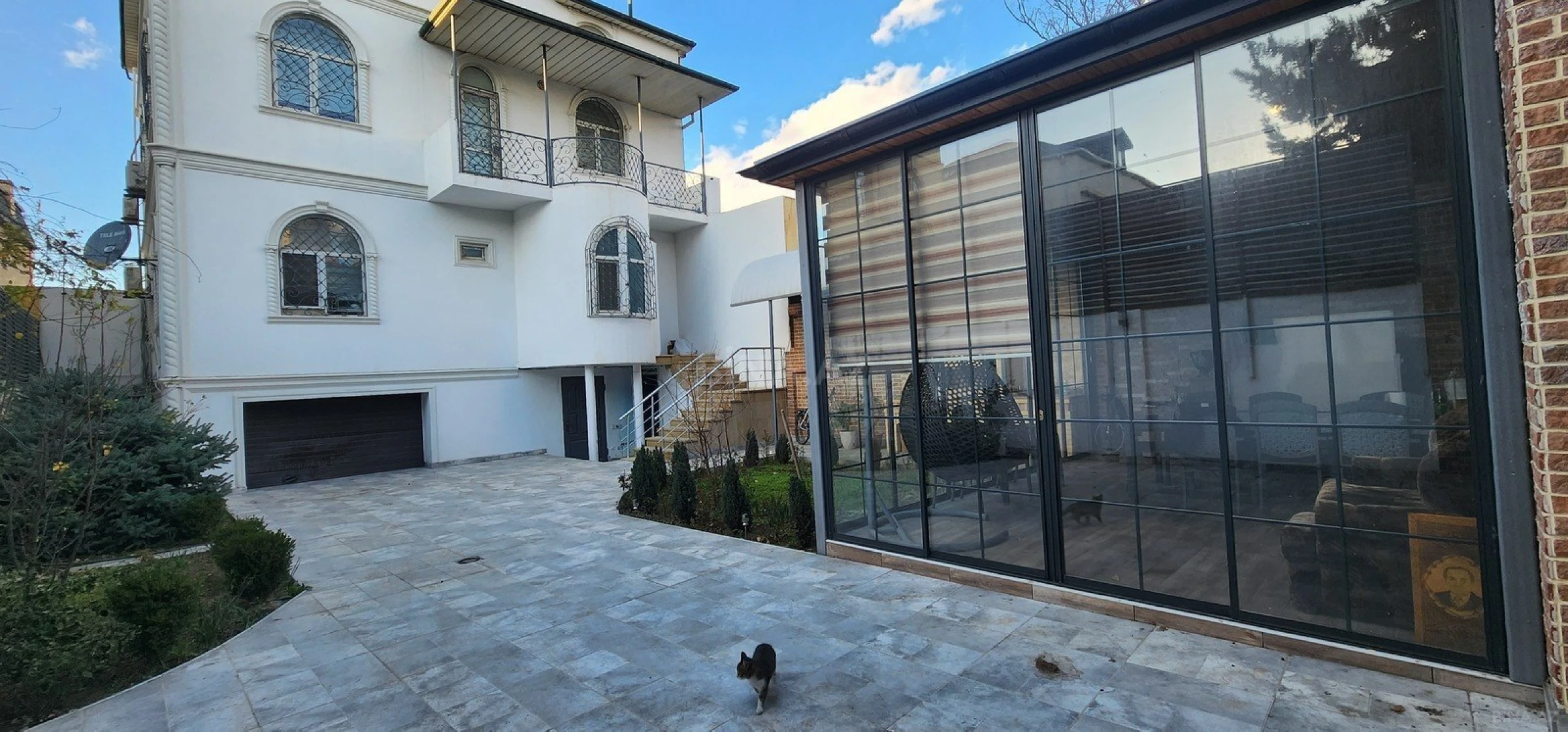 Satılır 7 otaqlı həyət evi 300 m²