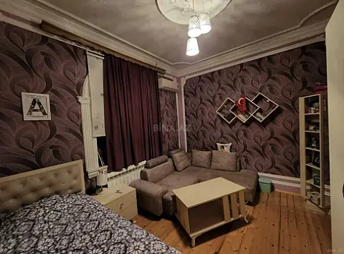 Satılır 7 otaqlı həyət evi 300 m²