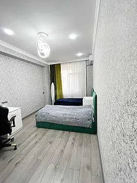 Satılır 3 otaqlı mənzil 135 m²