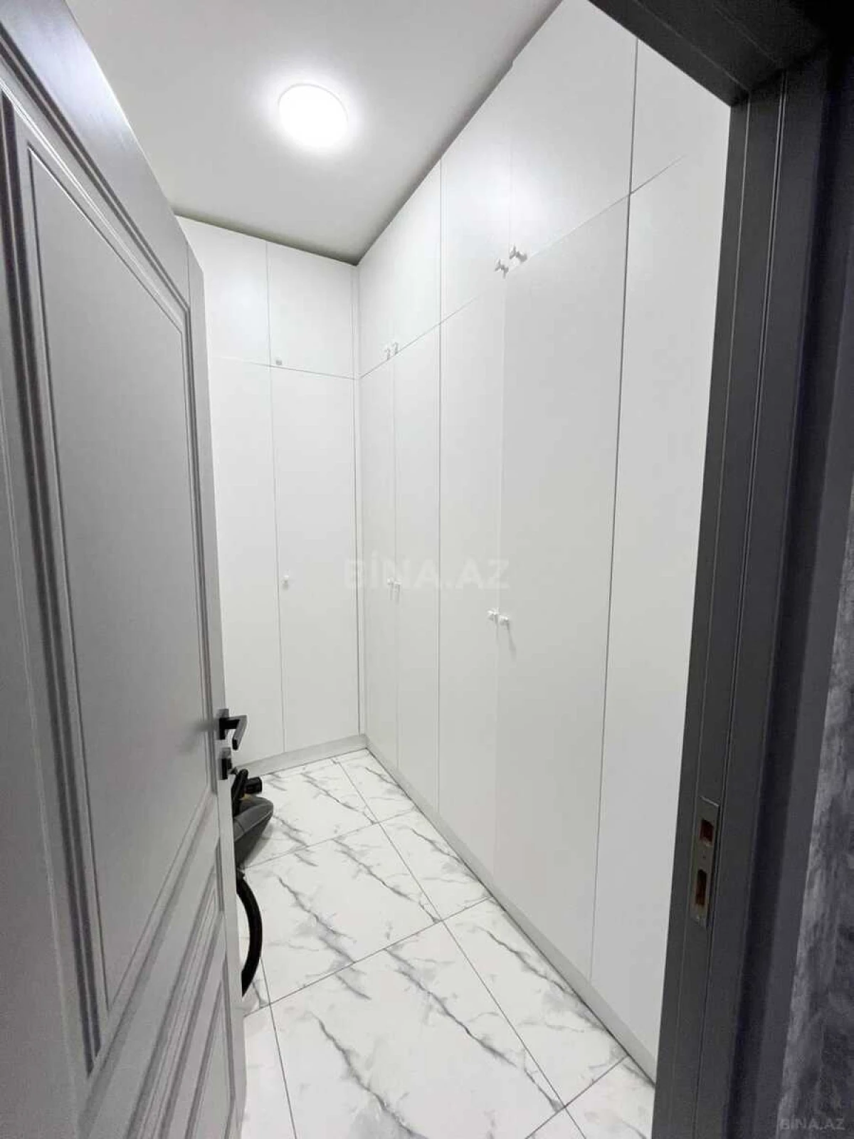 Satılır 3 otaqlı mənzil 135 m²