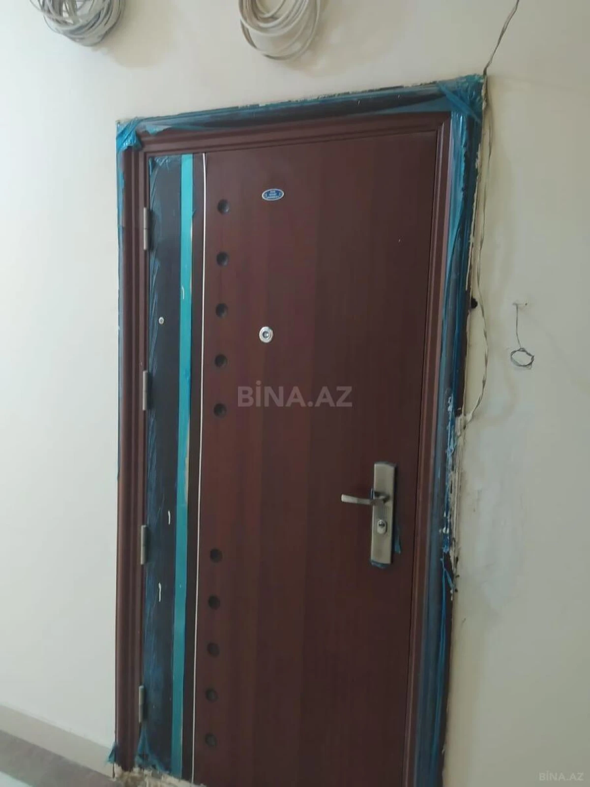 Satılır 2 otaqlı mənzil 111 m²