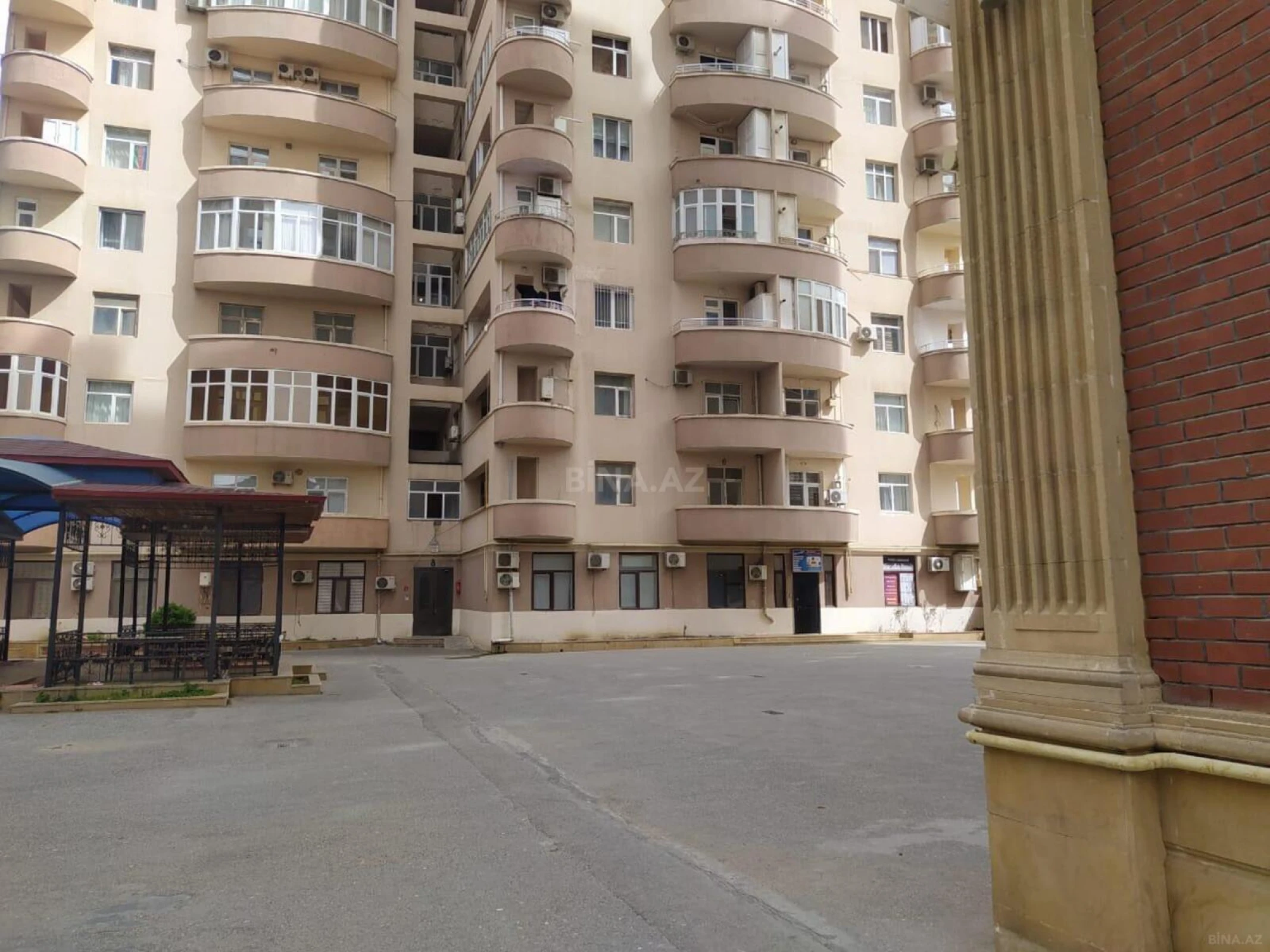 Satılır 2 otaqlı mənzil 111 m²