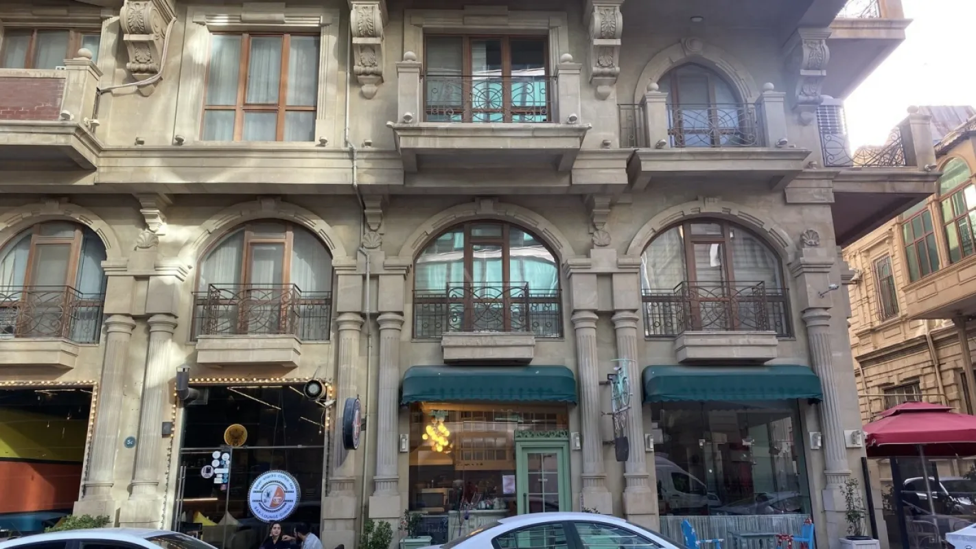 Satılır 3 otaqlı mənzil 201 m²