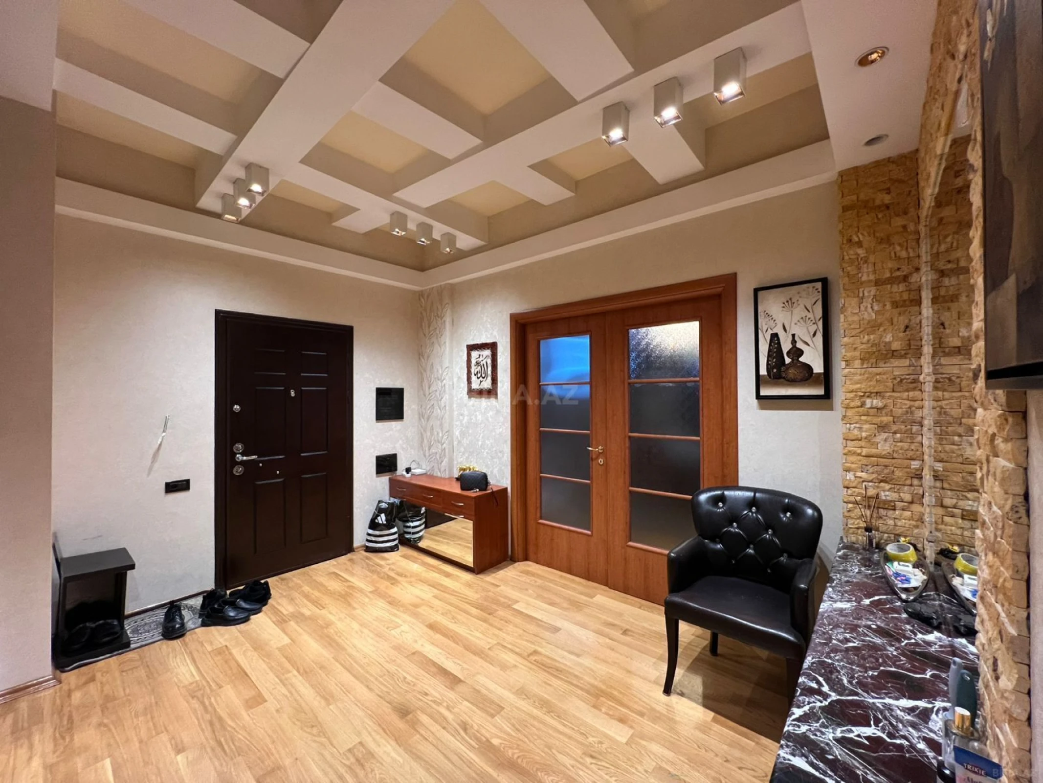 Satılır 3 otaqlı mənzil 201 m²