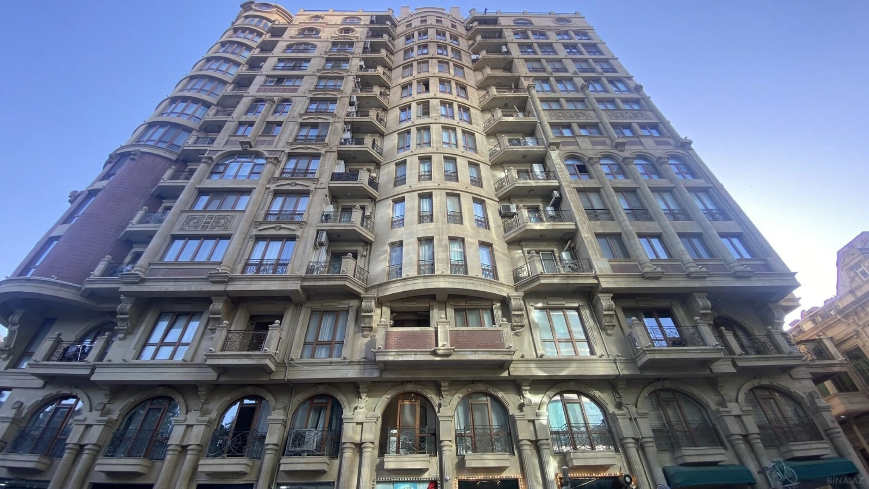 Satılır 3 otaqlı mənzil 201 m²