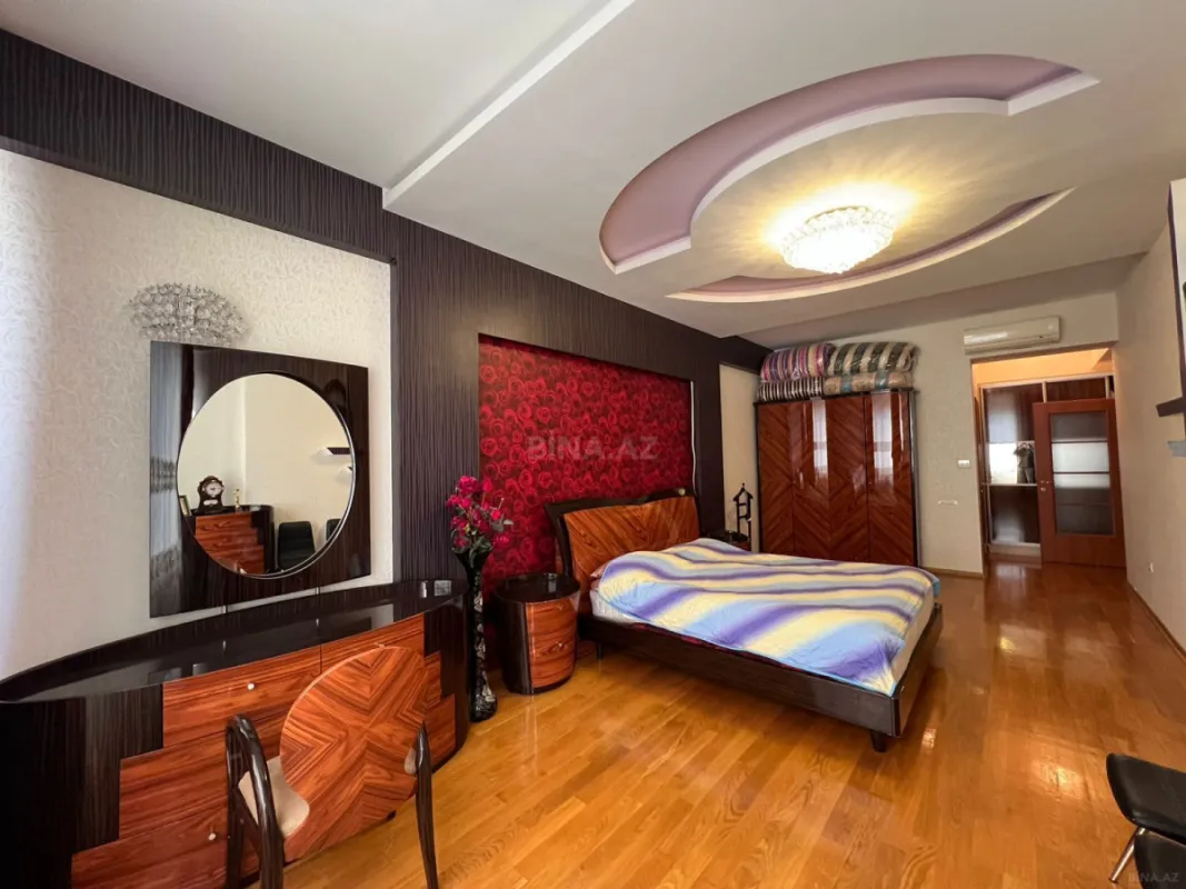 Satılır 3 otaqlı mənzil 201 m²